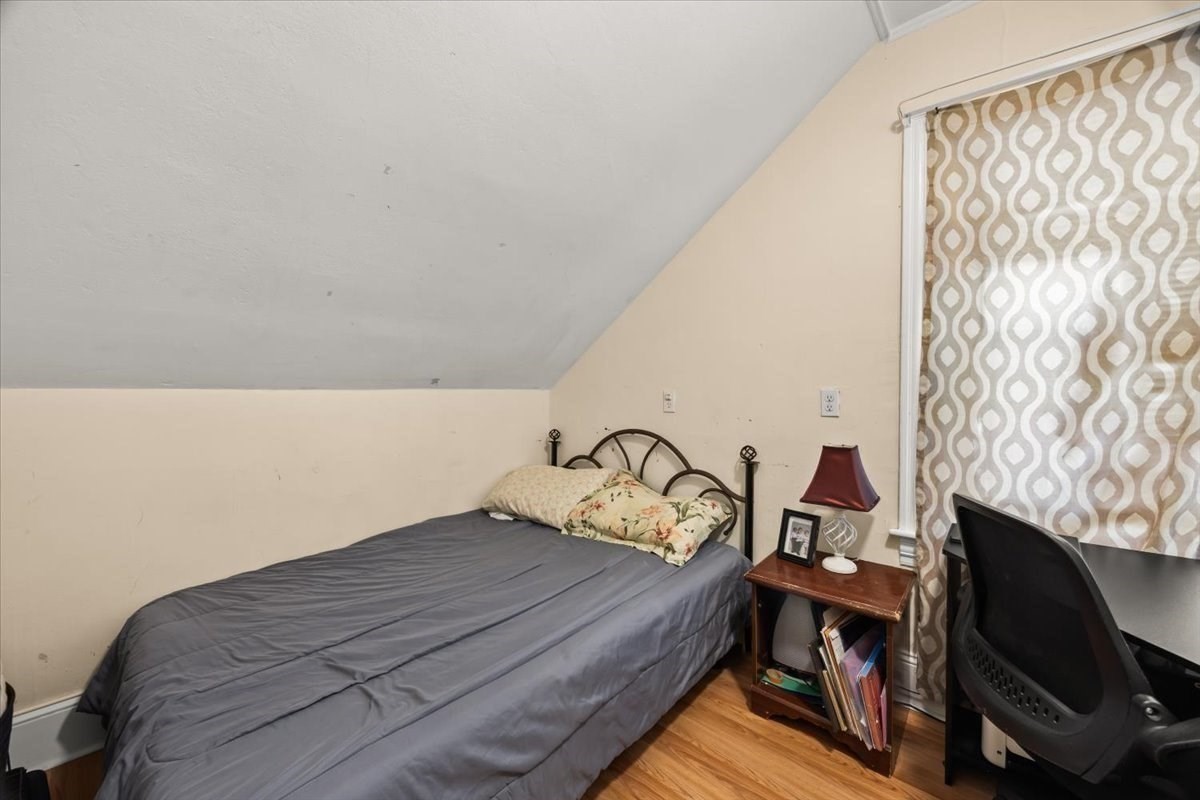11 Sisson St Property Photo 13