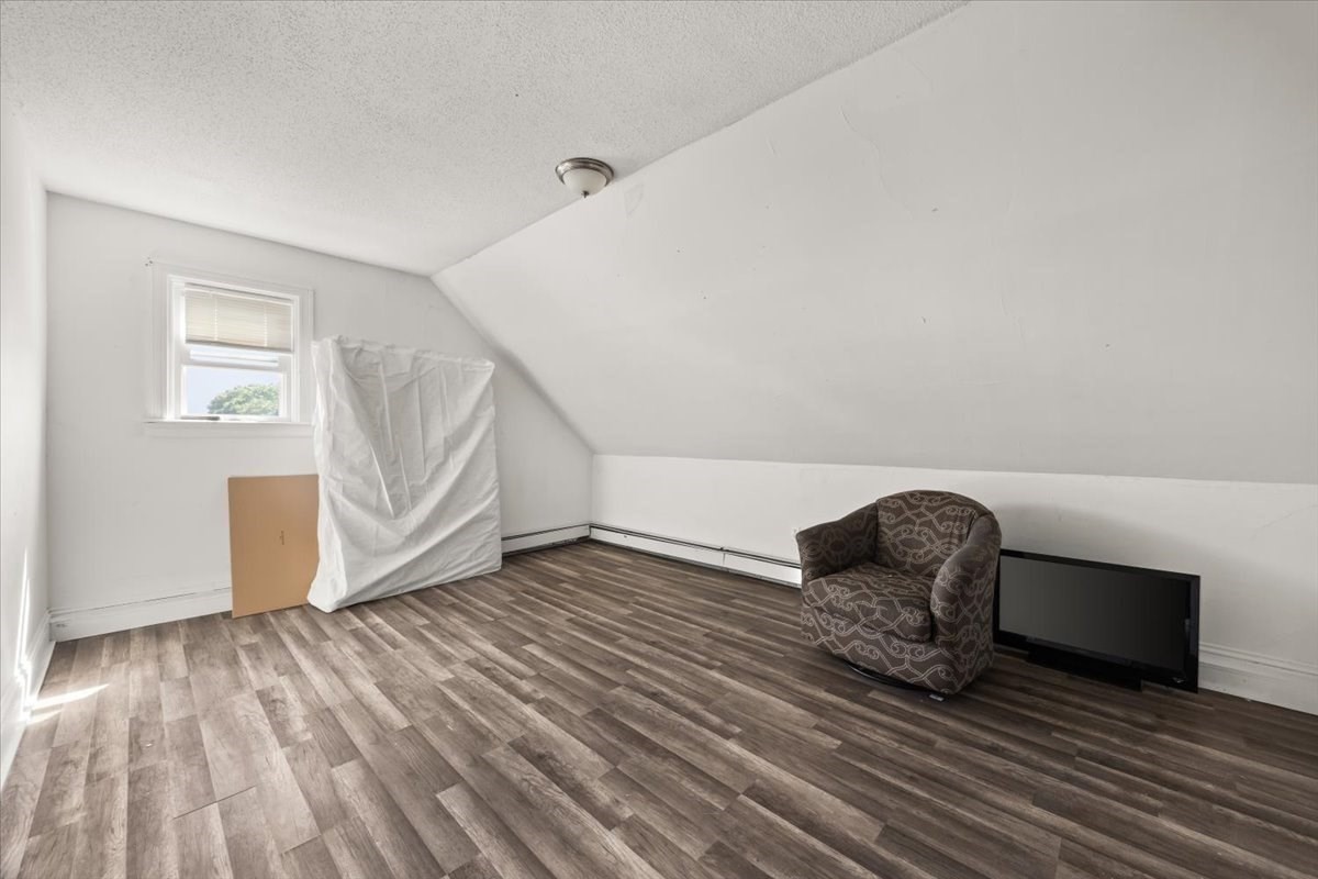 11 Sisson St Property Photo 29