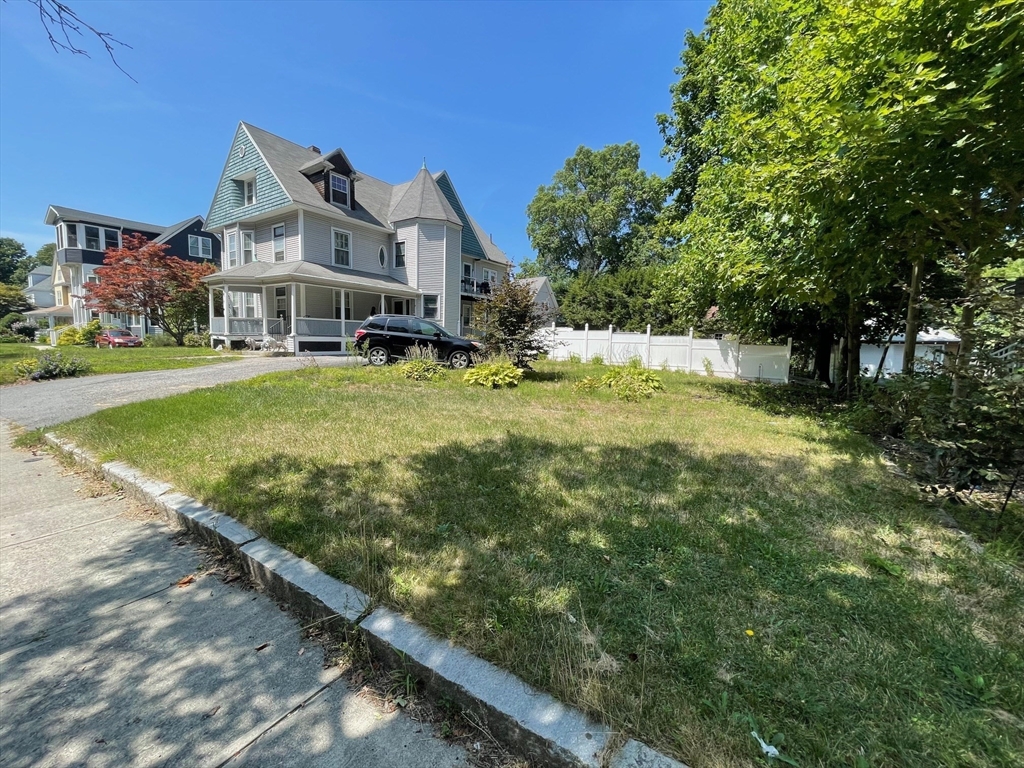 328 Highland St Property Photo 1