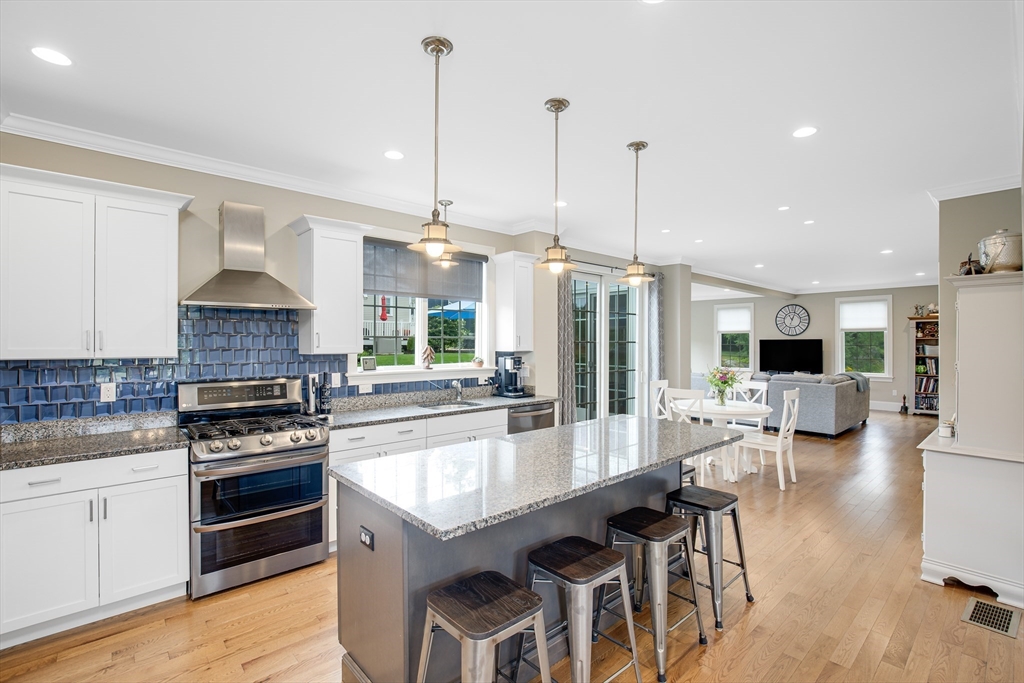5 Point Shore Drive Property Photo 4