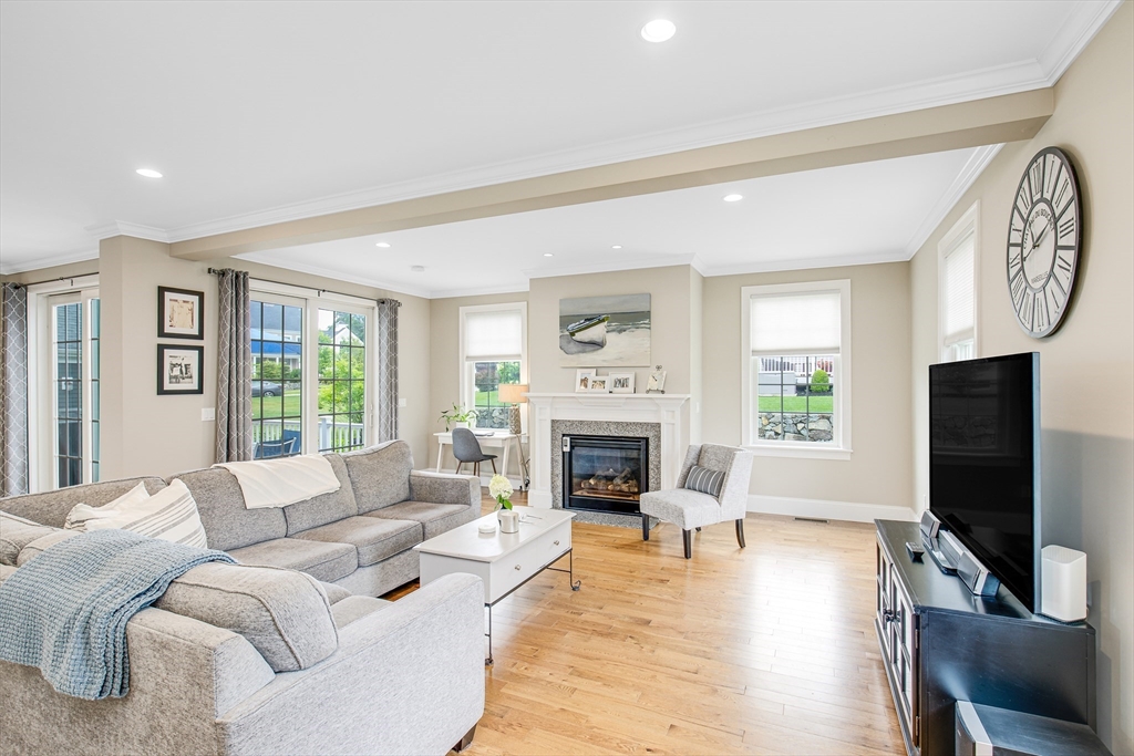 5 Point Shore Drive Property Photo 12