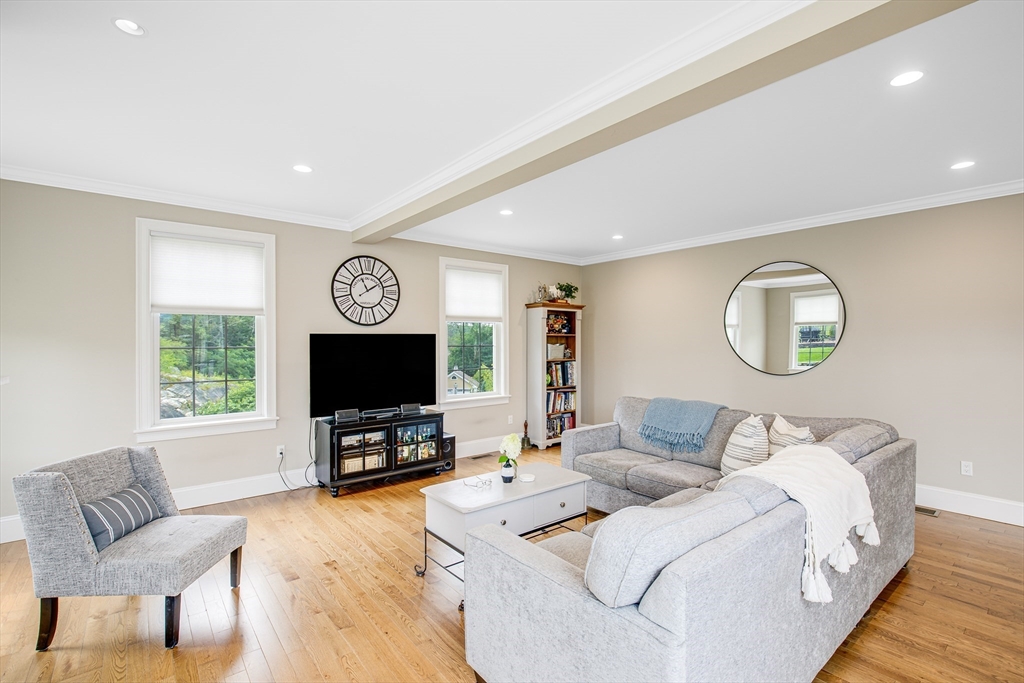 5 Point Shore Drive Property Photo 14