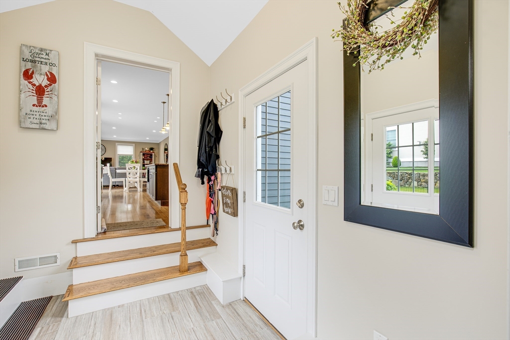 5 Point Shore Drive Property Photo 16