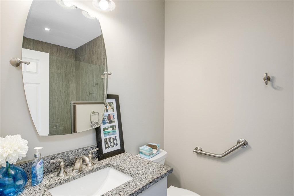 5 Point Shore Drive Property Photo 31