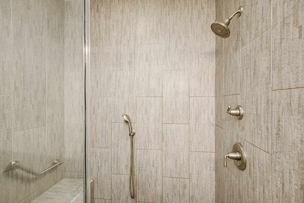 5 Point Shore Drive Property Photo 32