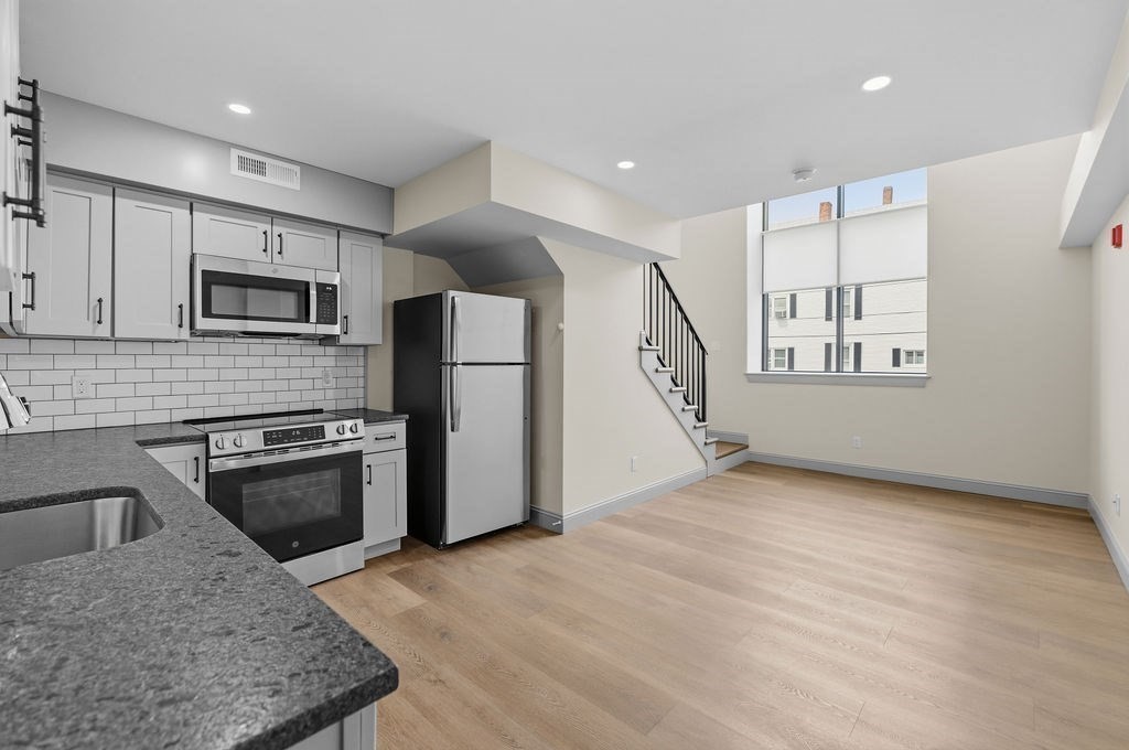 160 Seabury St # 22 Property Photo 3