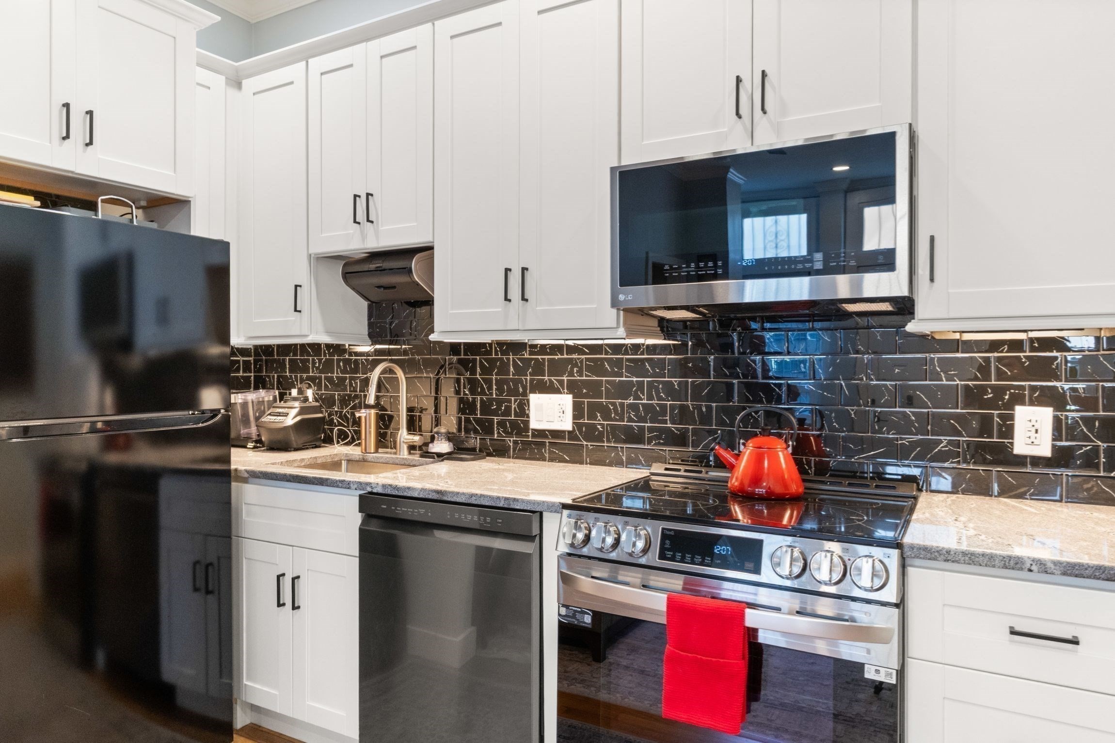 560 Columbus Avenue # 1 Property Photo 5