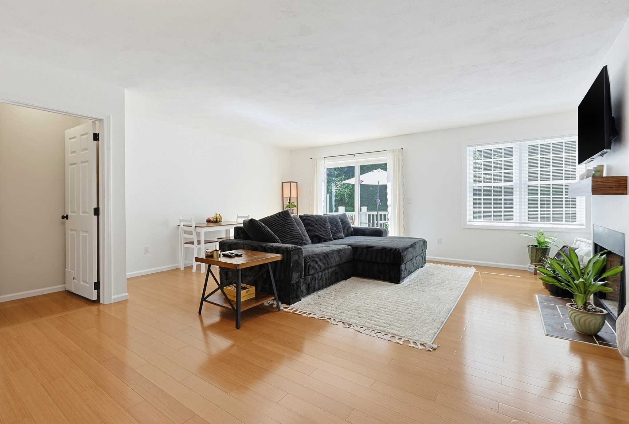 212 Laurelwood Dr # 212 Property Photo 13