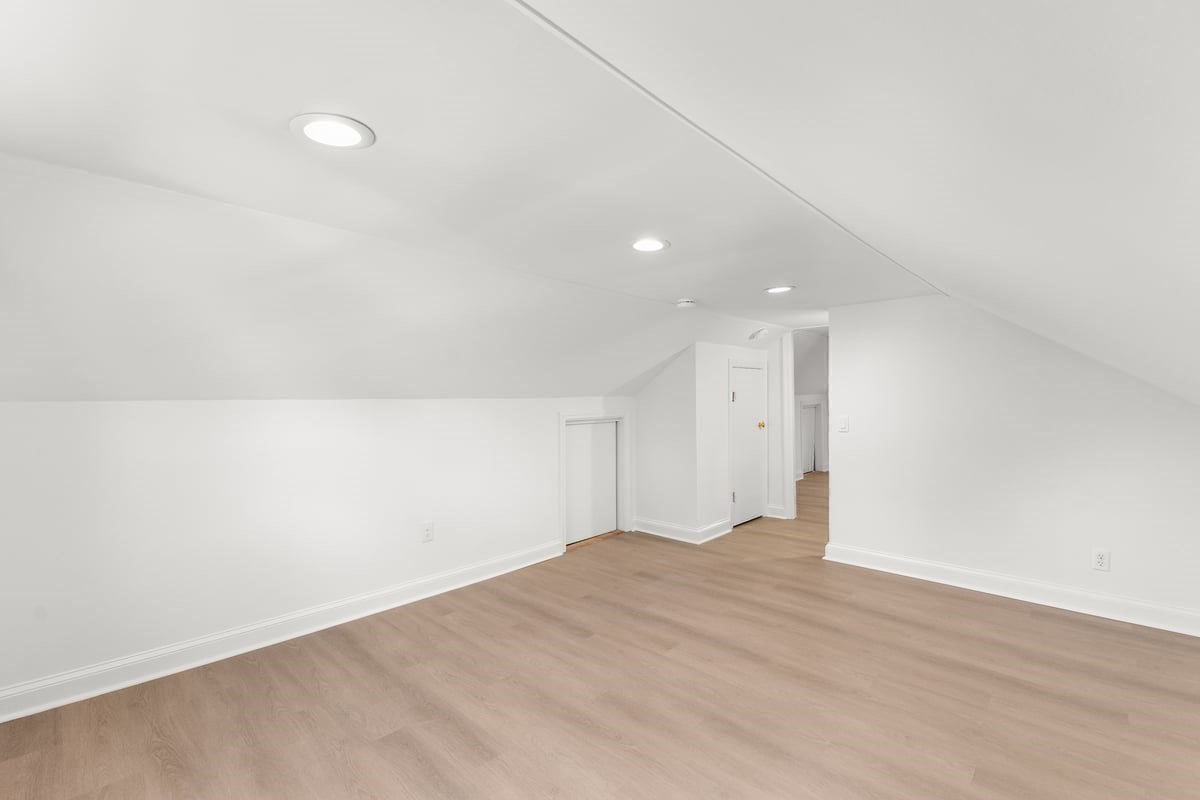 26 Lamb St Property Photo 17
