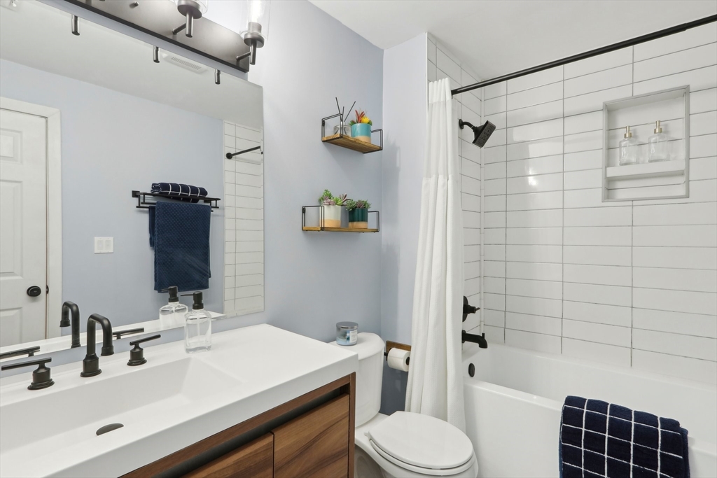 115 West Seventh # 3 Property Photo 4