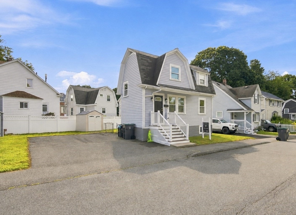 8 Lake St