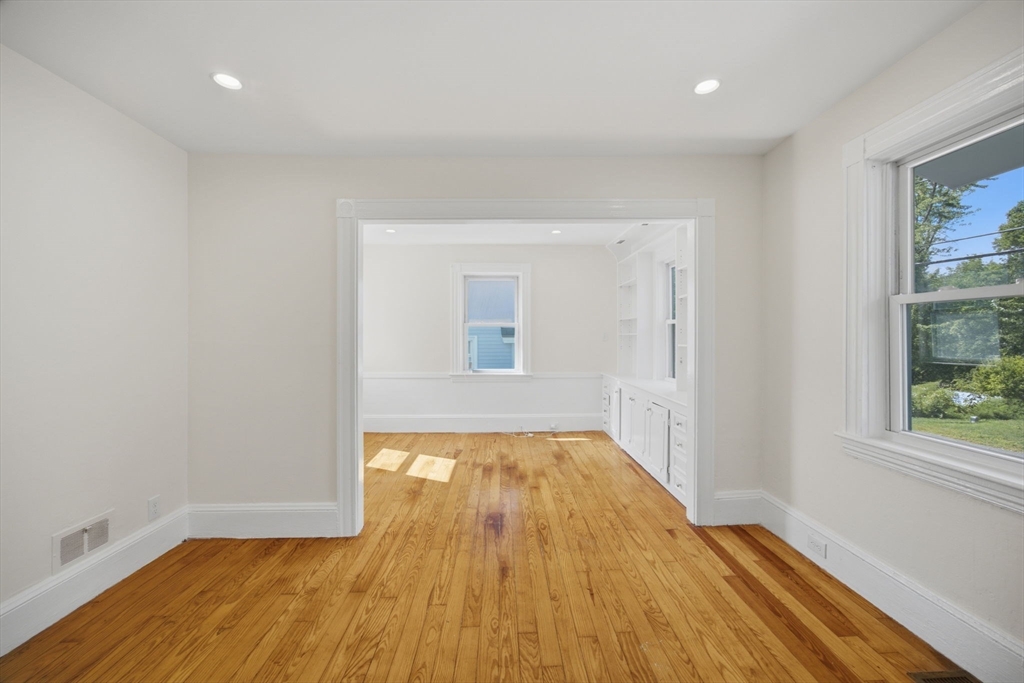 8 Lake St Property Photo 5