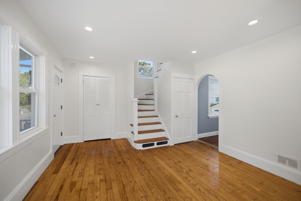 8 Lake St Property Photo 12