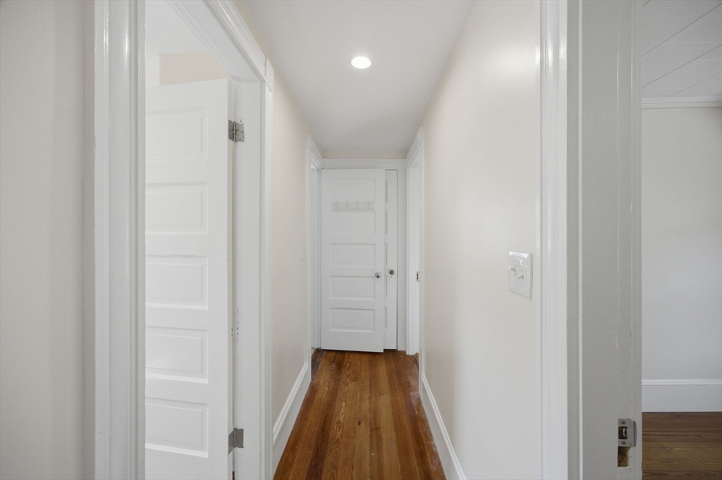 8 Lake St Property Photo 14