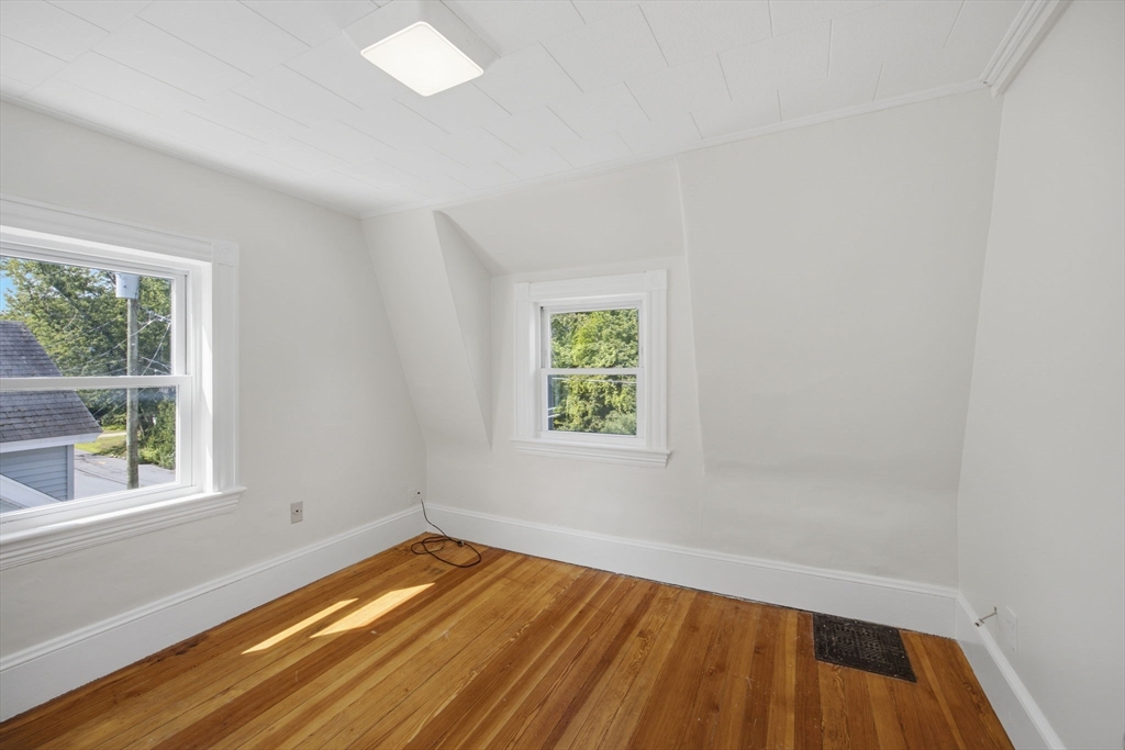 8 Lake St Property Photo 16