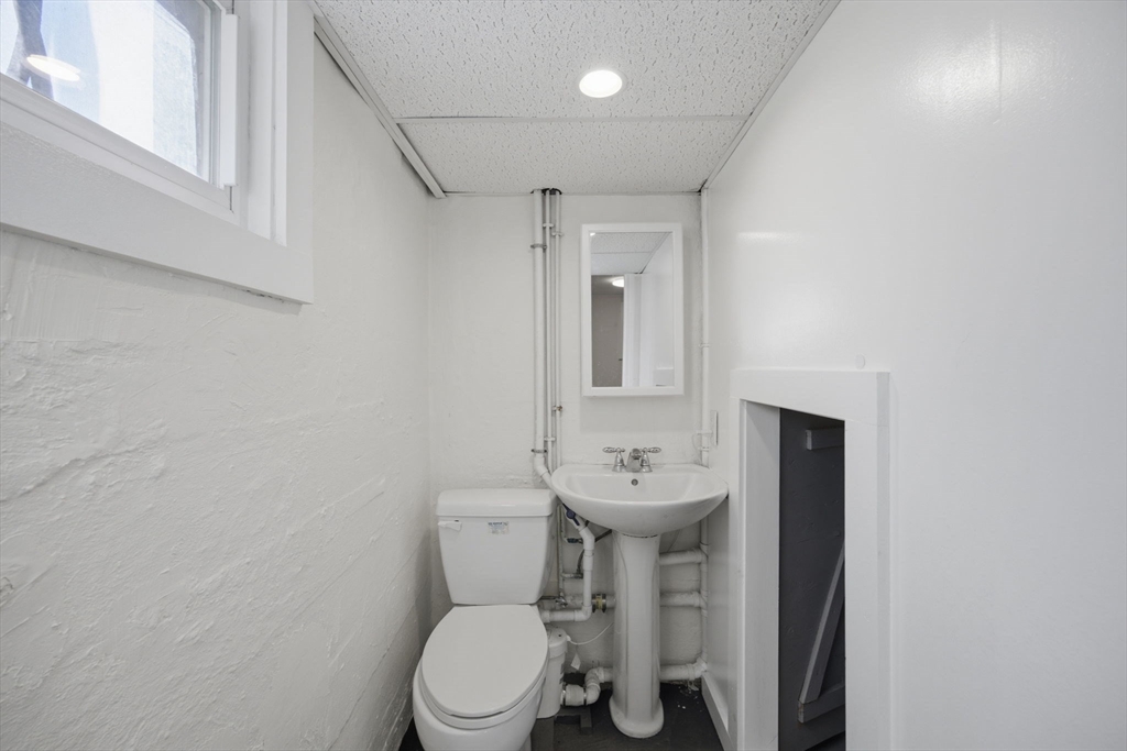 8 Lake St Property Photo 34