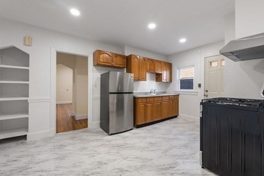 19 Beechcroft St # 2 Property Photo 7