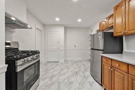 19 Beechcroft St # 2 Property Photo 8