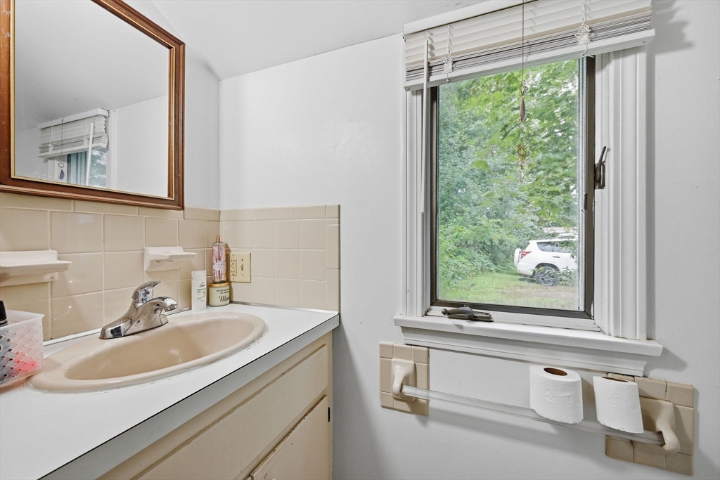 53 School St Property Photo 38