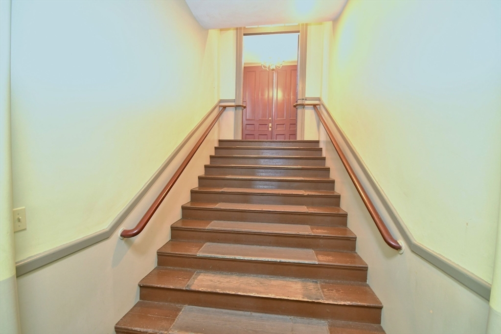 326 Main St Property Photo 10