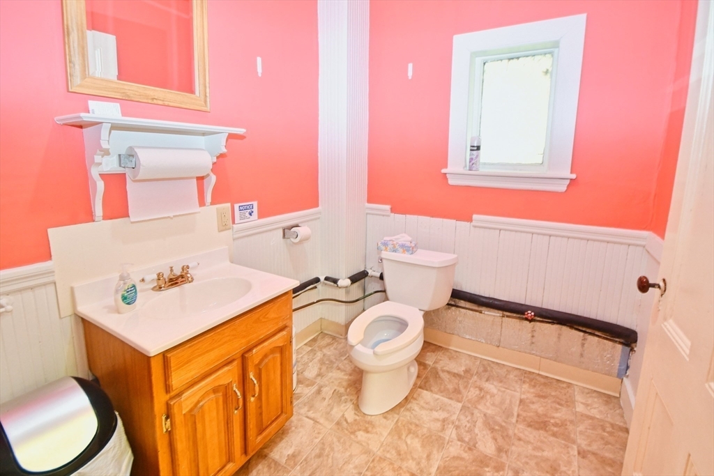 326 Main St Property Photo 25