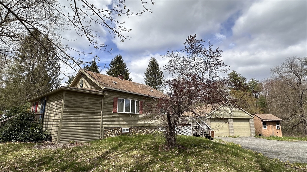 266 Brookfield Rd Property Photo 3