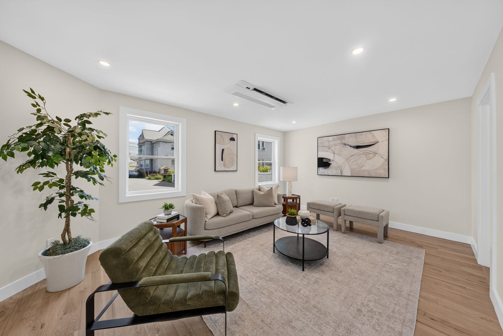 20 Washington Pl Property Photo 5