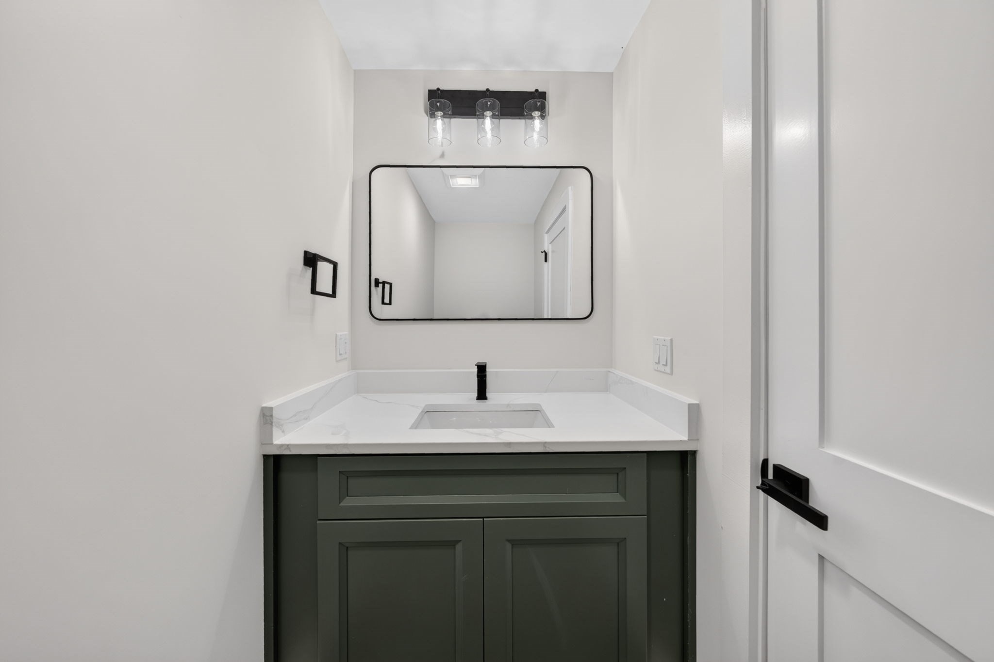 20 Washington Pl Property Photo 6