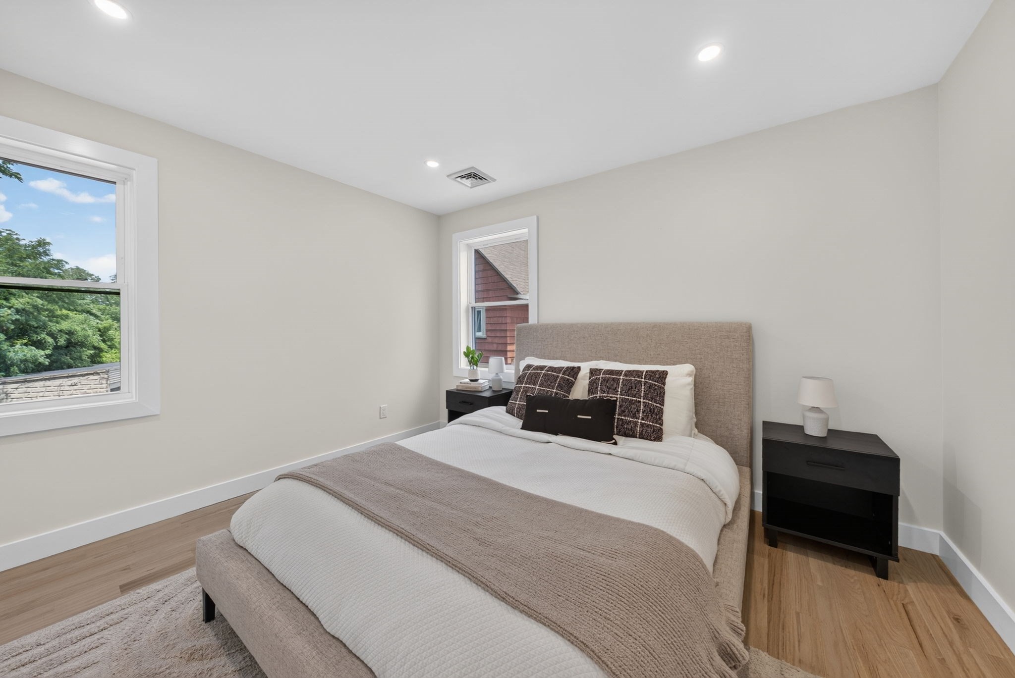 20 Washington Pl Property Photo 7