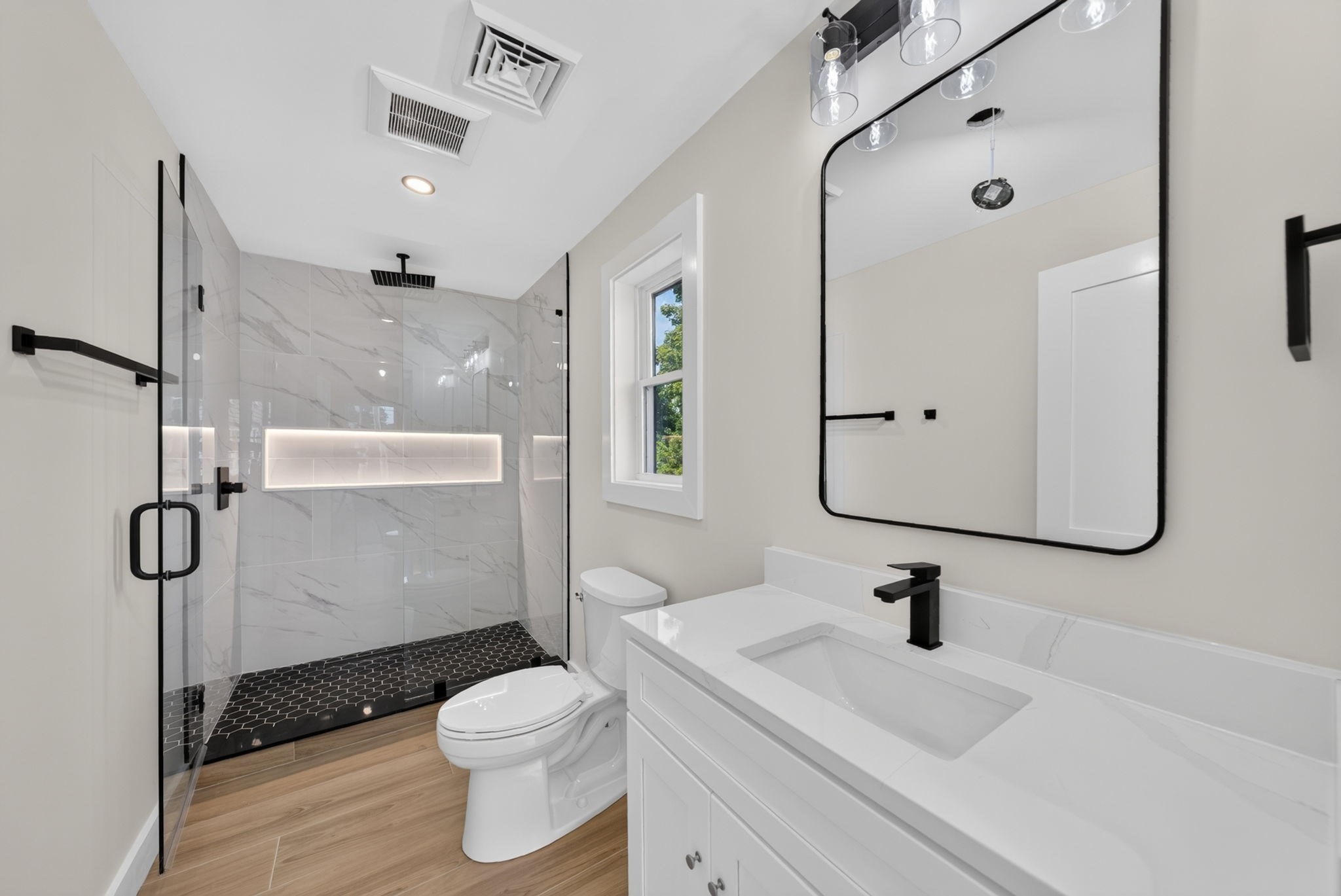 20 Washington Pl Property Photo 8