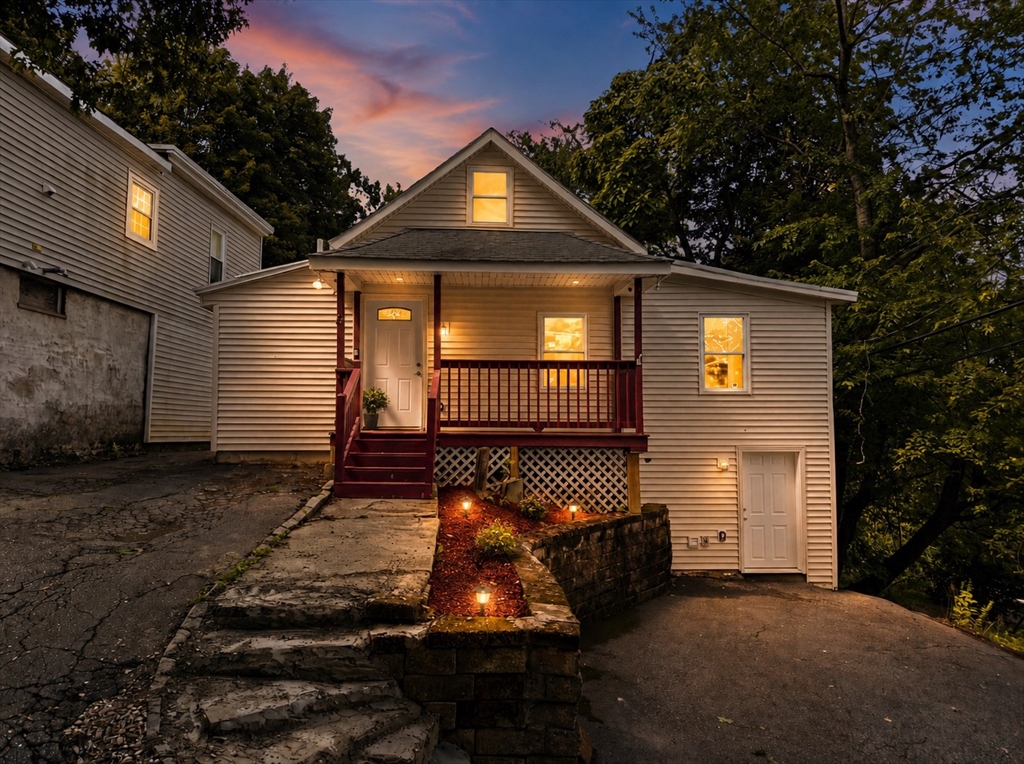 8 Hawkins St Property Photo 1