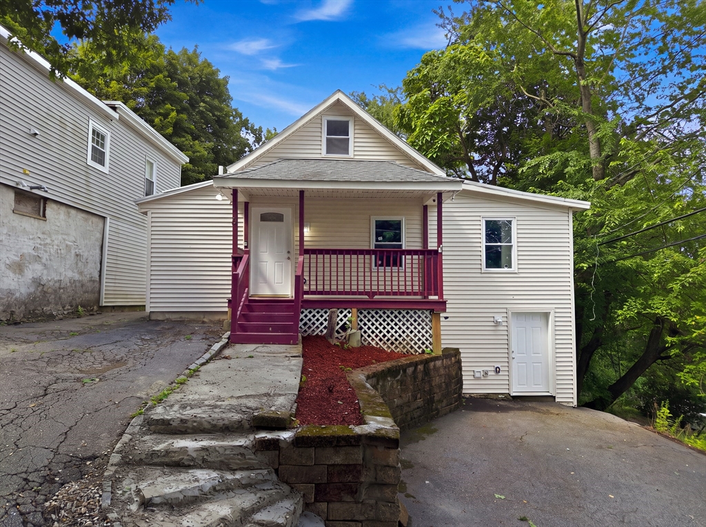 8 Hawkins St Property Photo 2