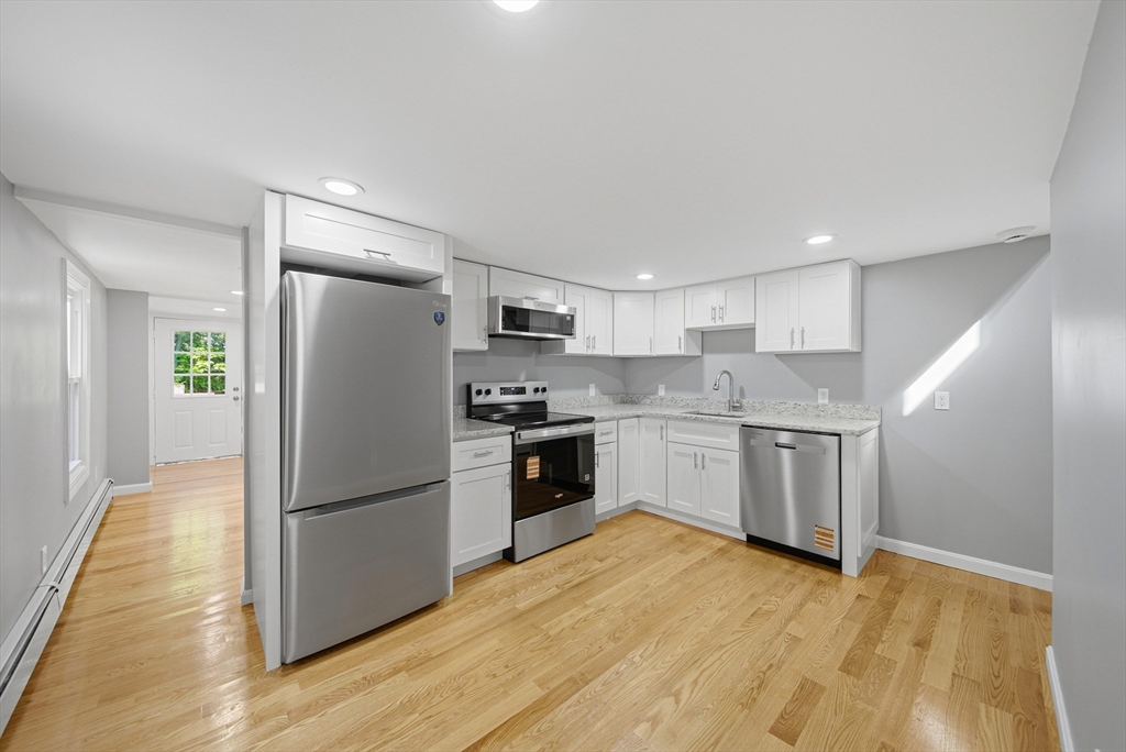 8 Hawkins St Property Photo 3