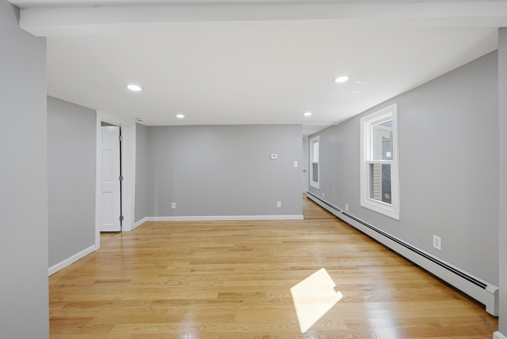8 Hawkins St Property Photo 7