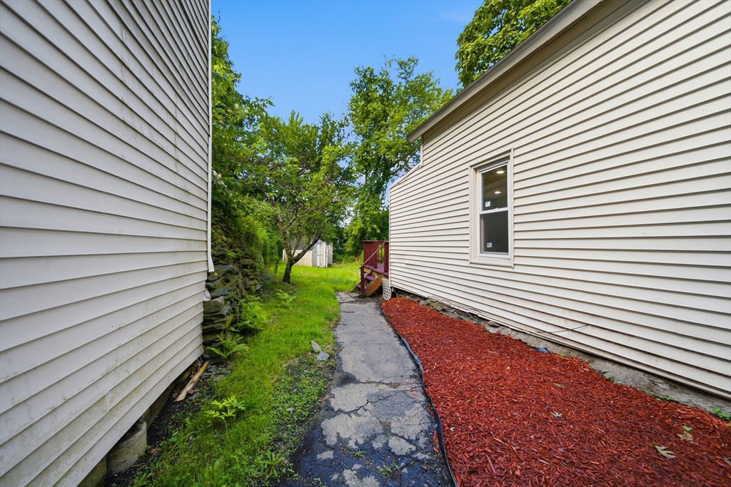 8 Hawkins St Property Photo 15