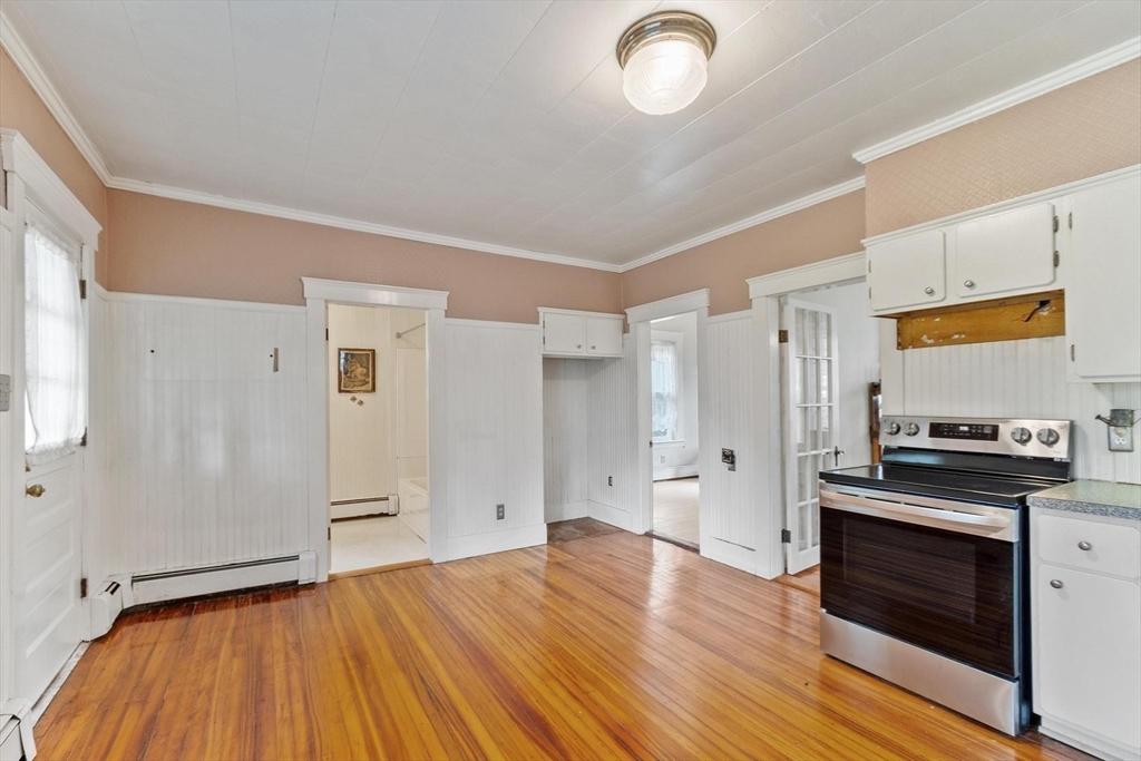 27 Foss Rd Property Photo 8