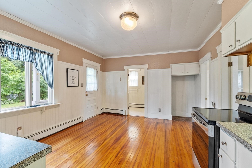 27 Foss Rd Property Photo 10
