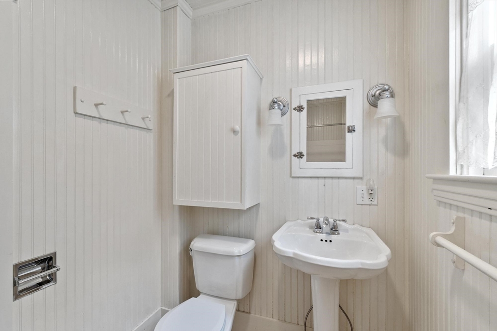 27 Foss Rd Property Photo 12