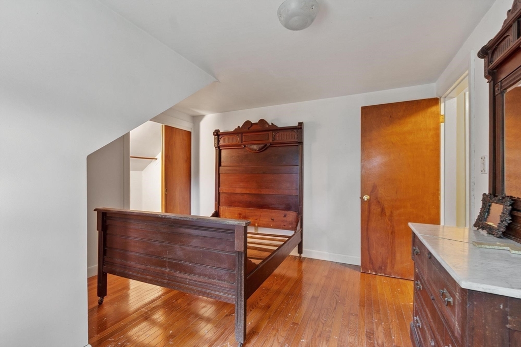 27 Foss Rd Property Photo 16