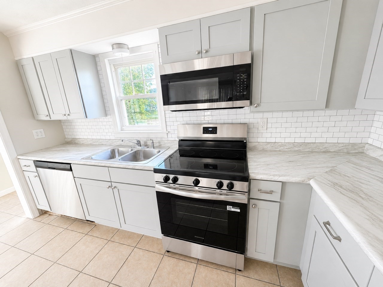 63 Prairie Ave Property Photo 6