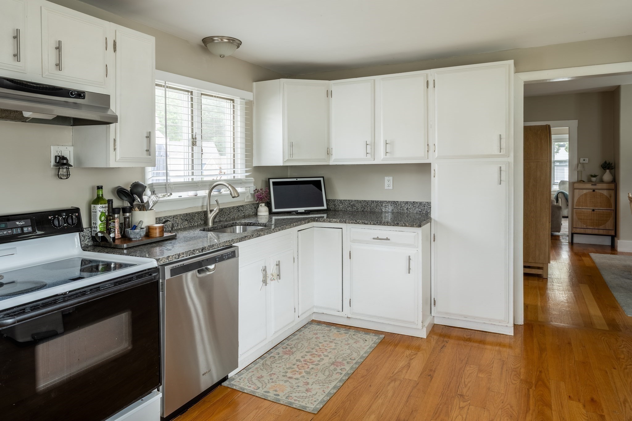 101 Bartholomew St Property Photo 4