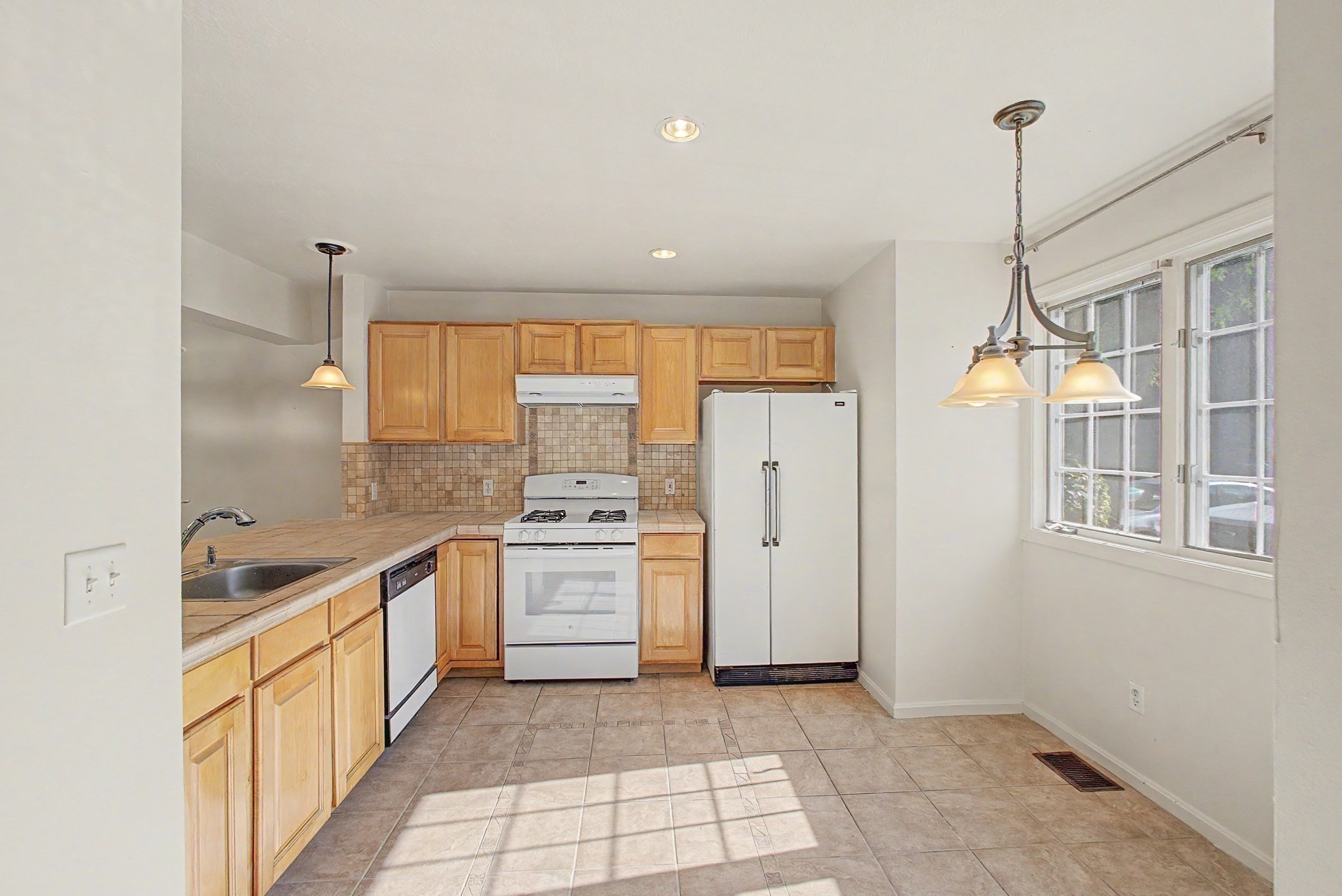 6 Lilac Ct # 6 Property Photo 3