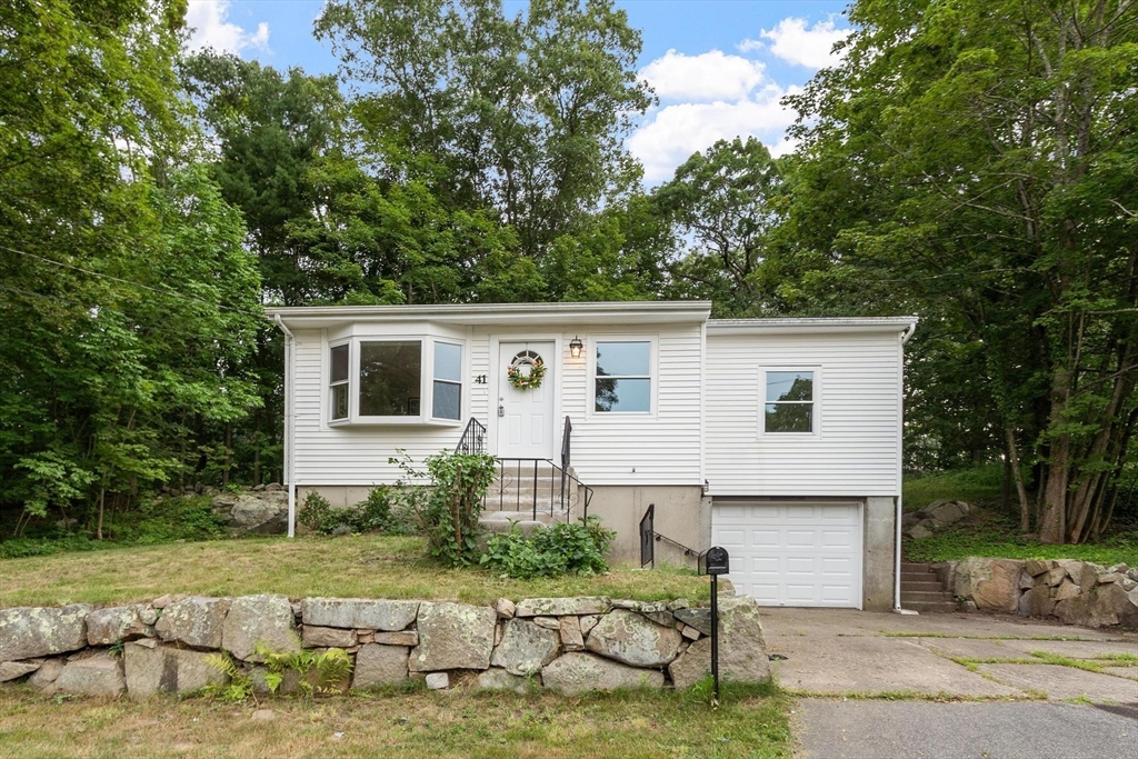 41 Maple St Property Photo 1