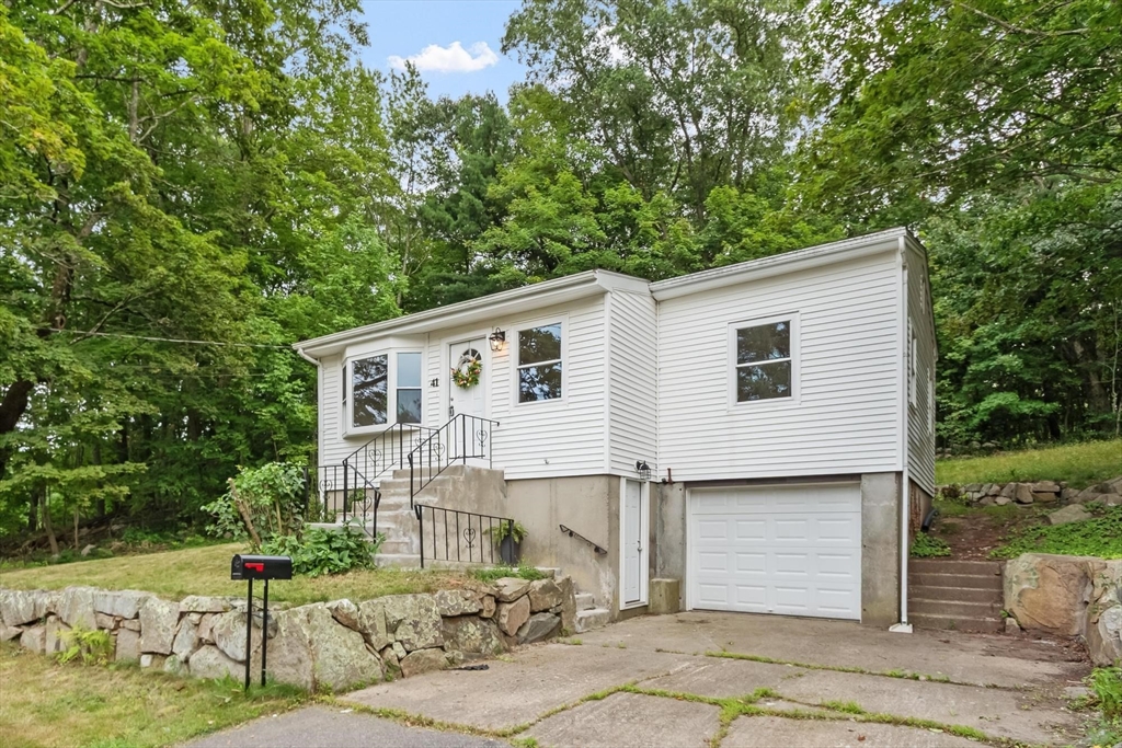 41 Maple St Property Photo 2