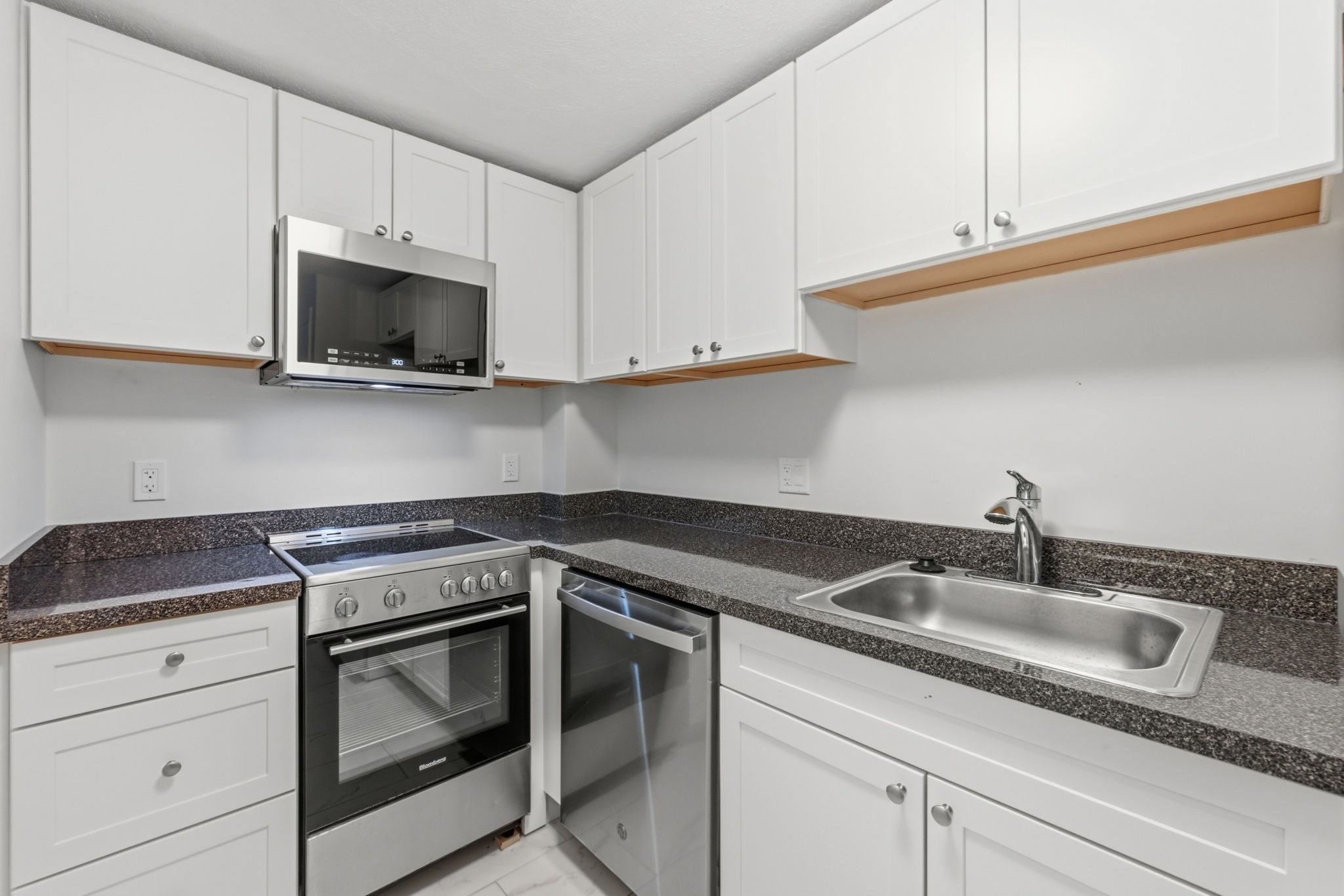 269 Harvard St # 14 Property Photo 4