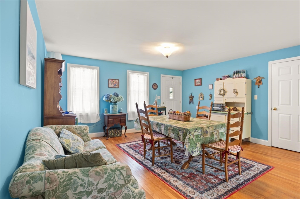 320 Balcom St Property Photo 8
