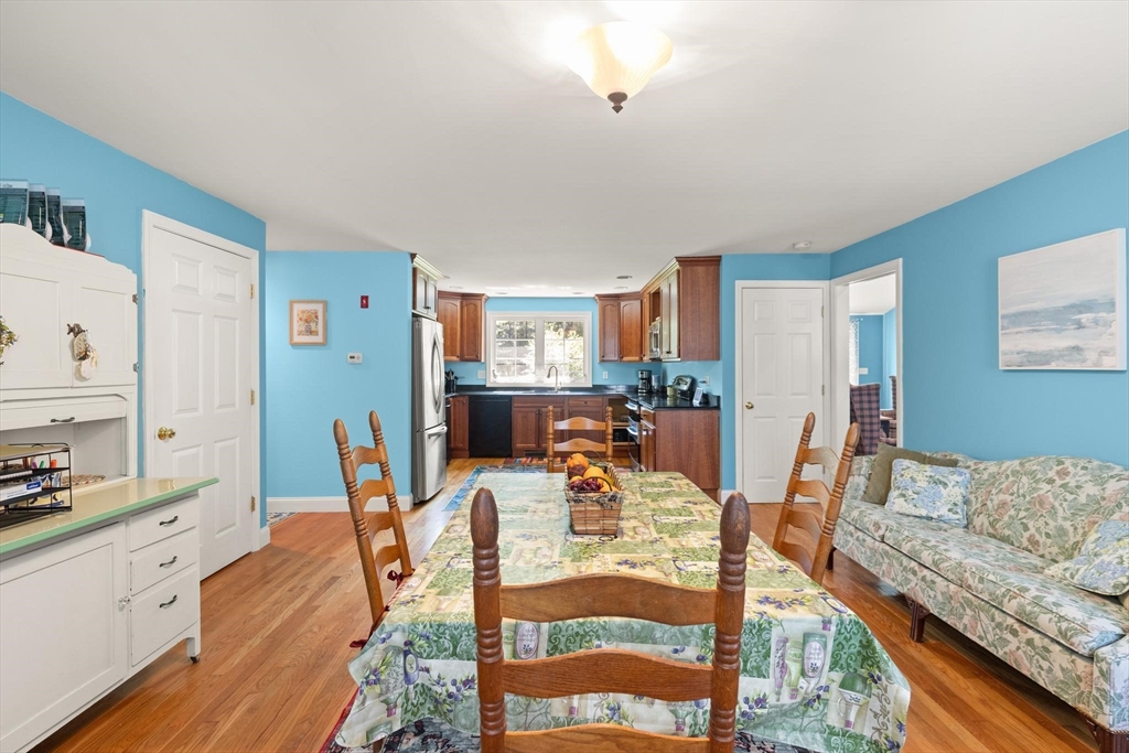 320 Balcom St Property Photo 10