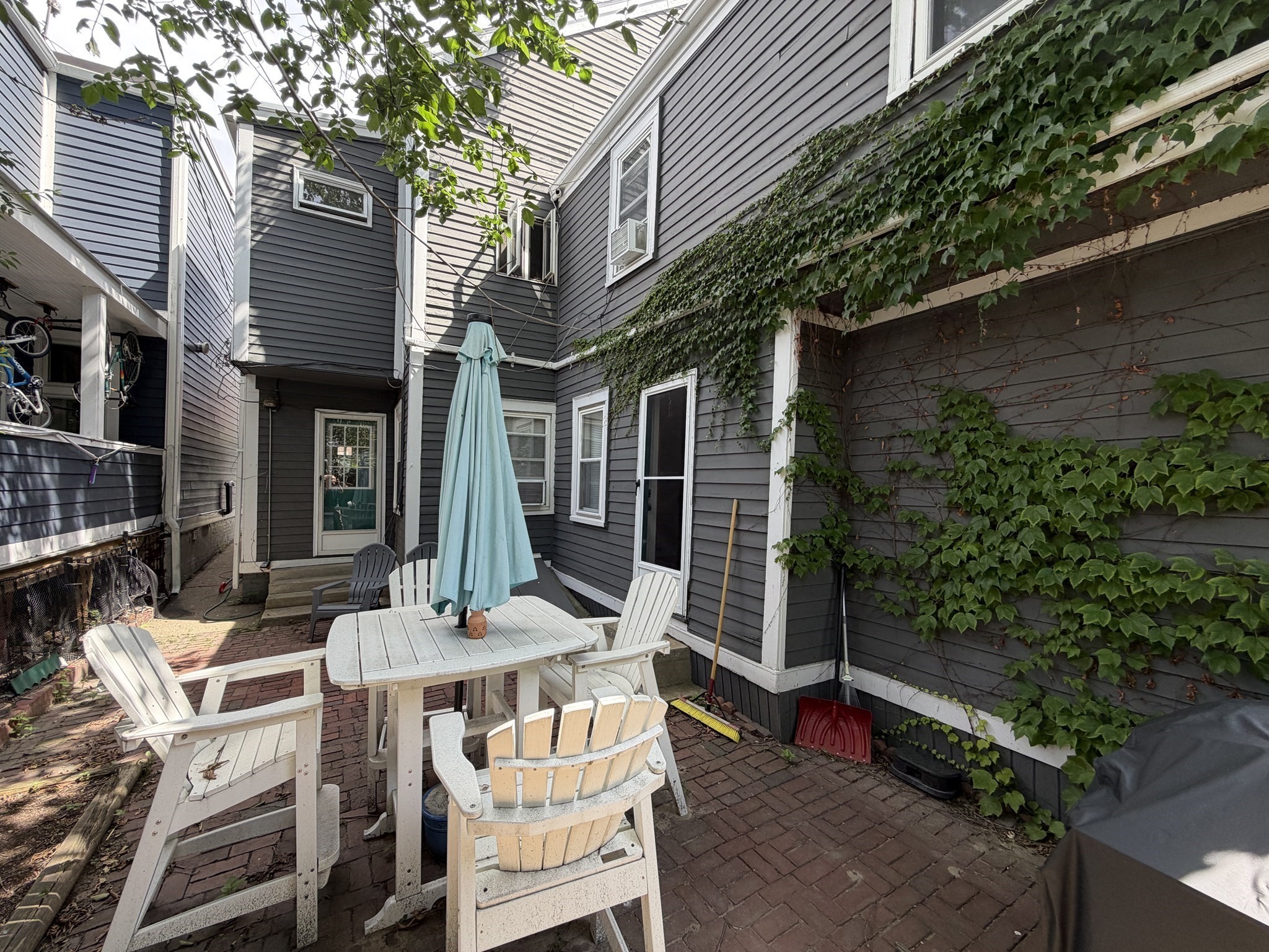 259 Emerson Street Property Photo 4