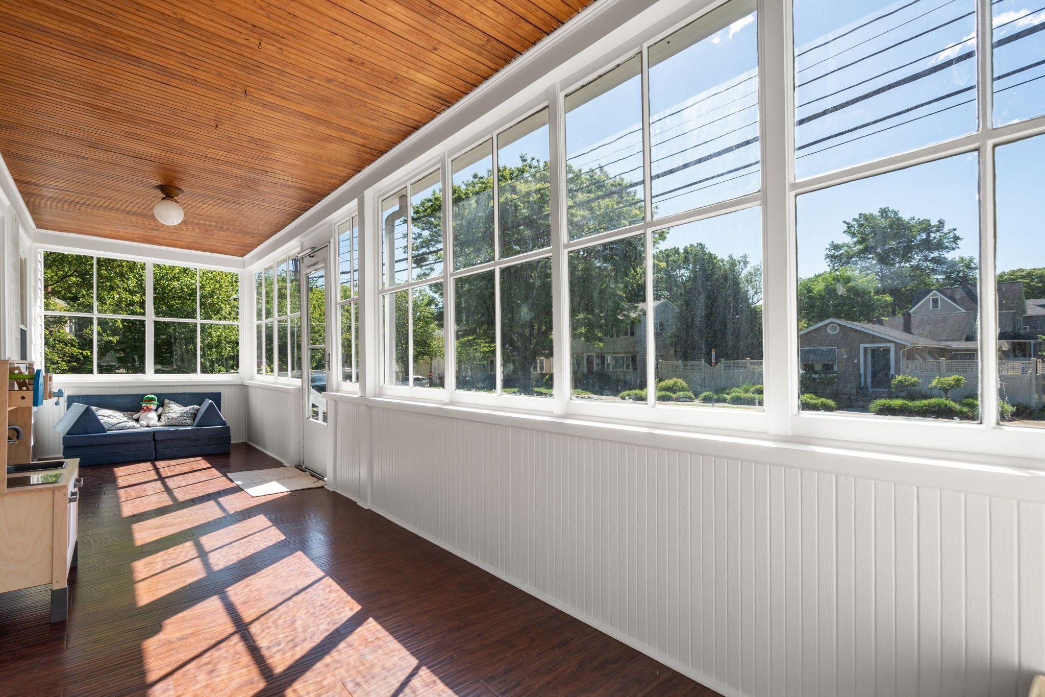 128 Pleasant St Property Photo 4