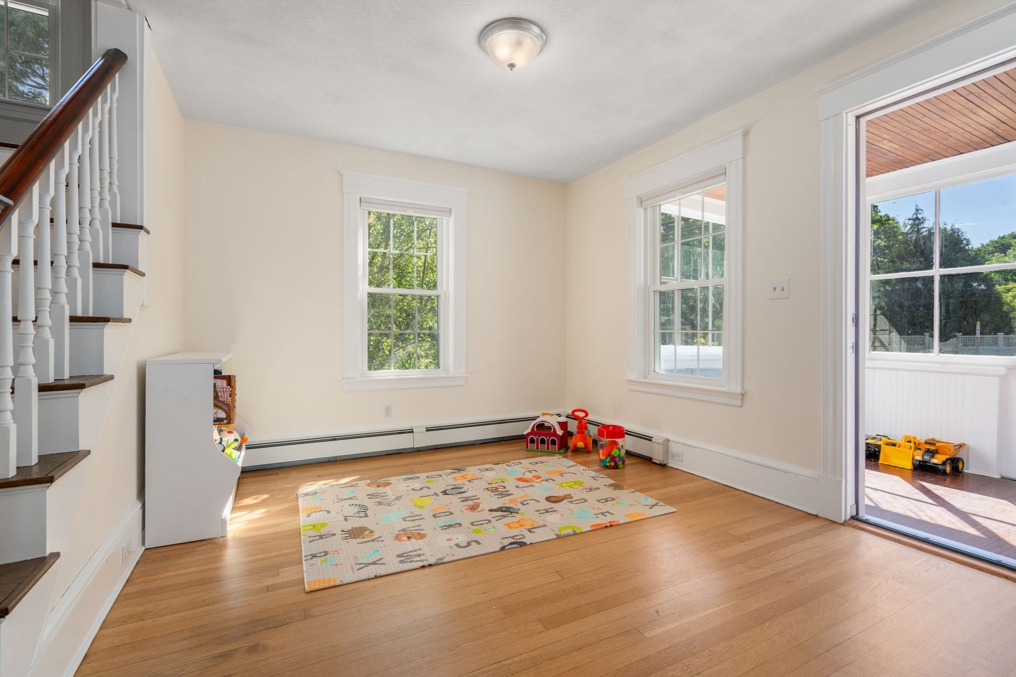 128 Pleasant St Property Photo 5